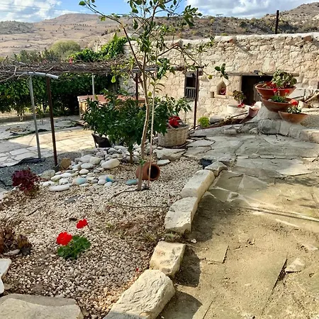 Сasa de vacaciones Georgios Retreat. Quaint Stone House. Paphos